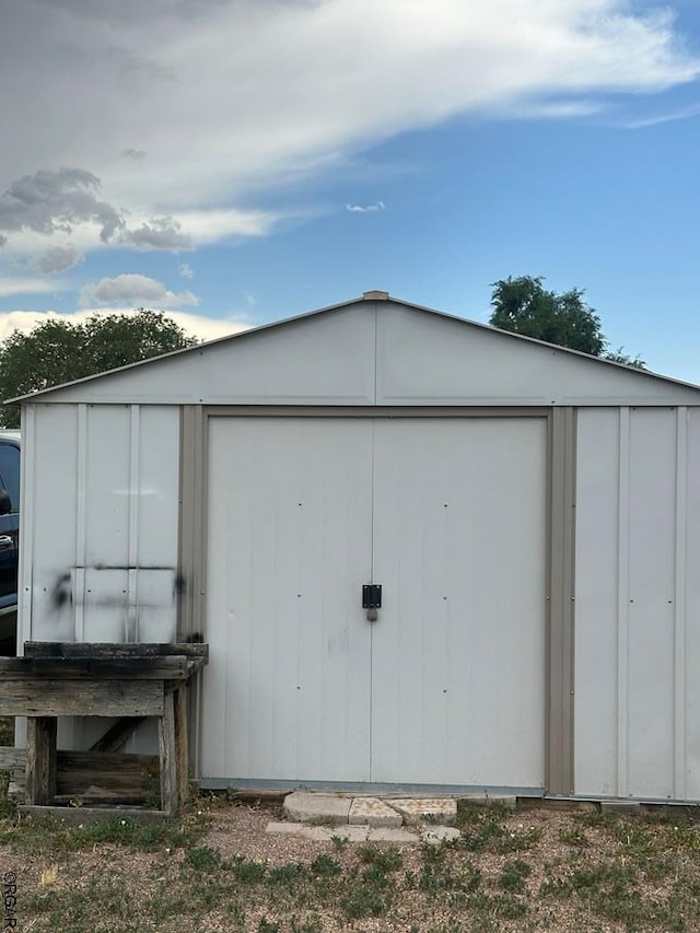 view of outbuilding