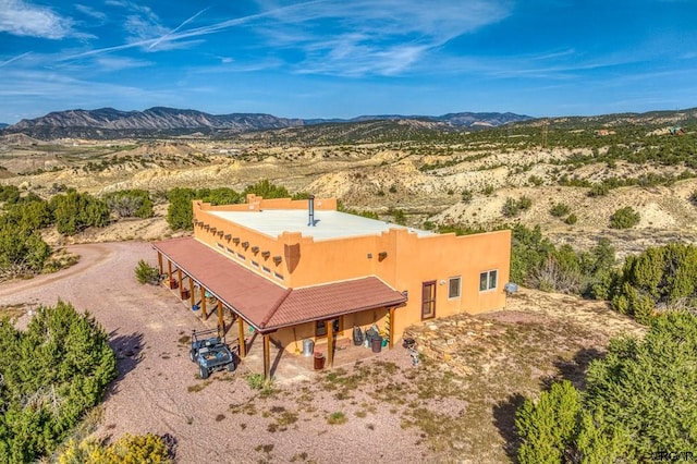 birds eye view of property featuring a mountain view