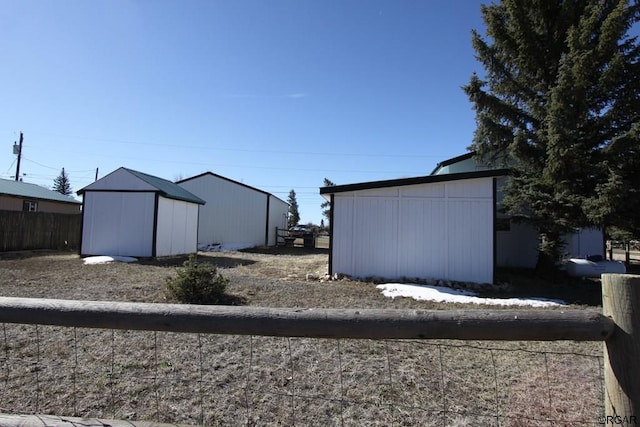 view of yard with a storage shed