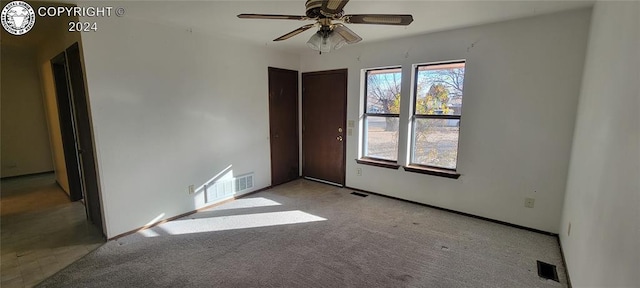 unfurnished room with light carpet and ceiling fan