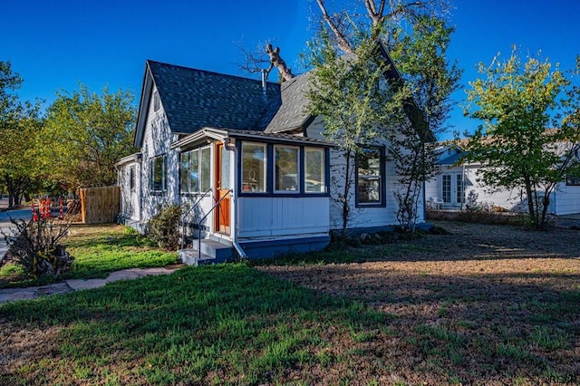 view of front of property with a front yard