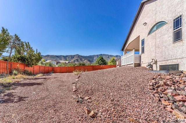 view of yard with a mountain view