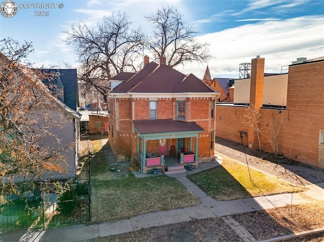 view of front of property featuring covered porch and a front lawn