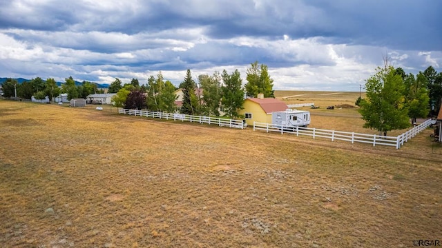 view of yard featuring a rural view