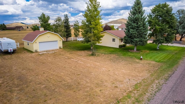 view of yard featuring a garage and an outdoor structure