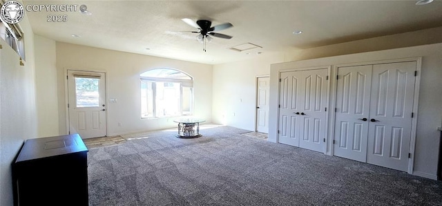 entryway with carpet floors and ceiling fan