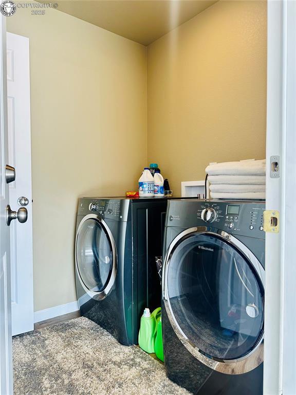 248 Indian Hills Rd, Florence, CO 81226 - laundry room with independent washer and dryer, laundry area, and baseboards