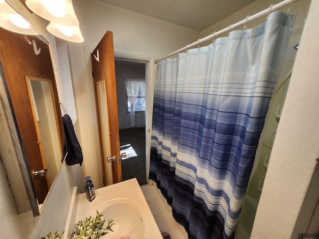 bathroom featuring sink and a shower with curtain