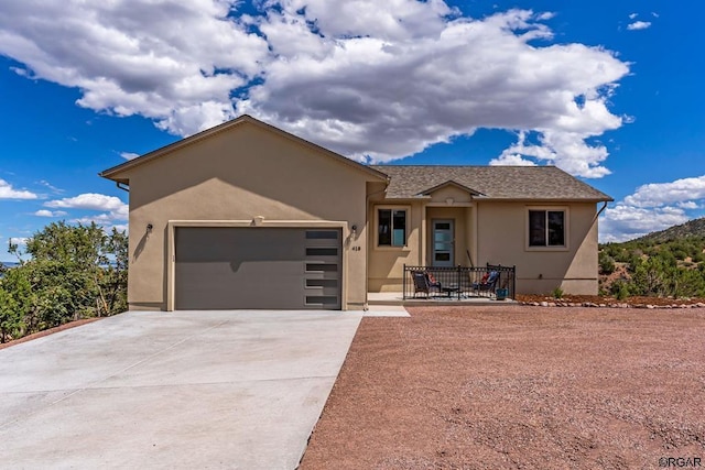 view of front facade featuring a garage