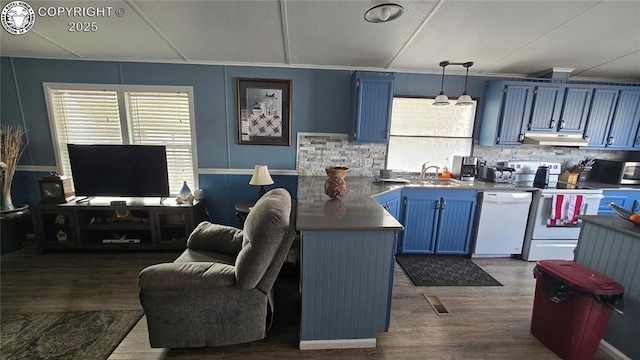 kitchen featuring sink, white appliances, blue cabinetry, dark hardwood / wood-style flooring, and decorative light fixtures