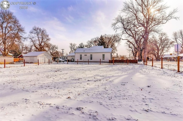 view of yard layered in snow