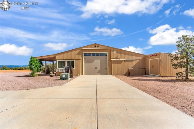 view of front facade with a garage