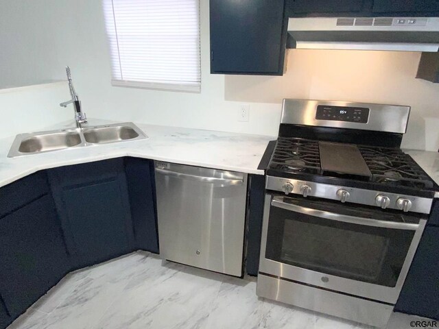 kitchen with sink, stainless steel appliances, and blue cabinetry