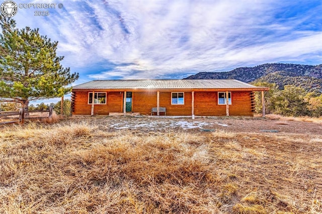 view of front of house featuring a mountain view