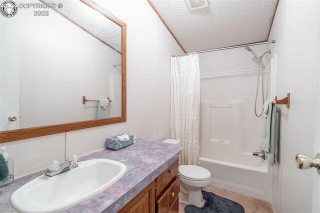 407 Horseshoe Dr, Canon City, CO 81212 - bathroom with a textured ceiling, toilet, shower / bathtub combination with curtain, and vanity