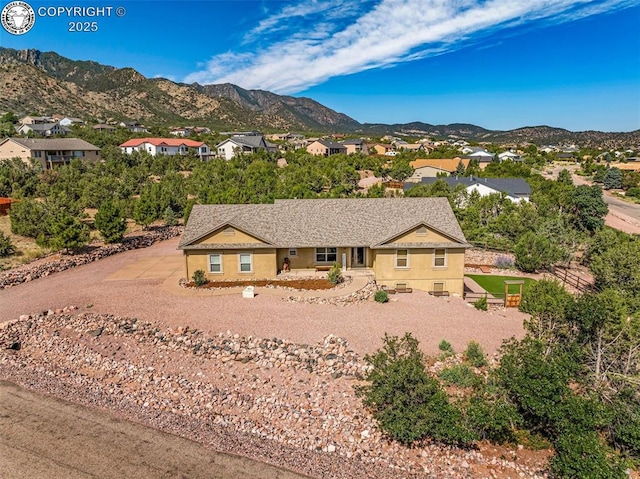 view of front of property featuring a mountain view