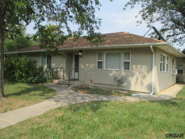 view of front of house featuring a front yard