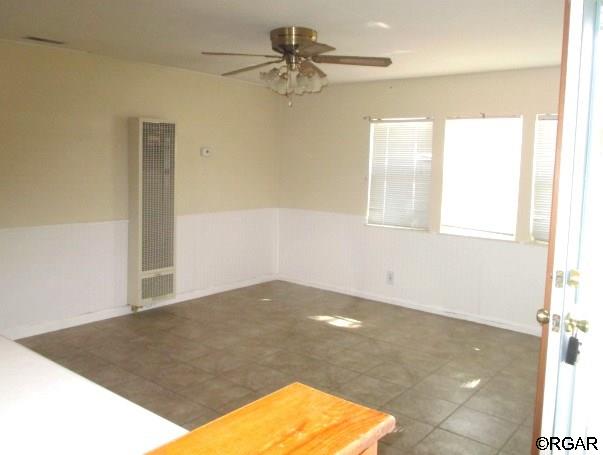 unfurnished room featuring ceiling fan