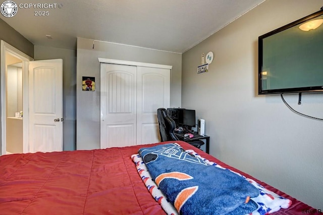 bedroom with a closet