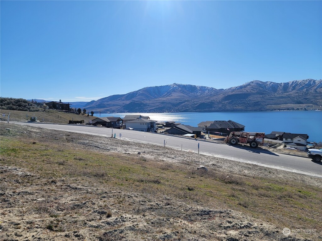 259 Apple Ave, Chelan, WA 98816