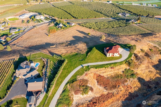 birds eye view of property featuring a rural view