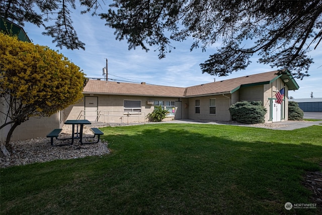 back of house featuring a yard