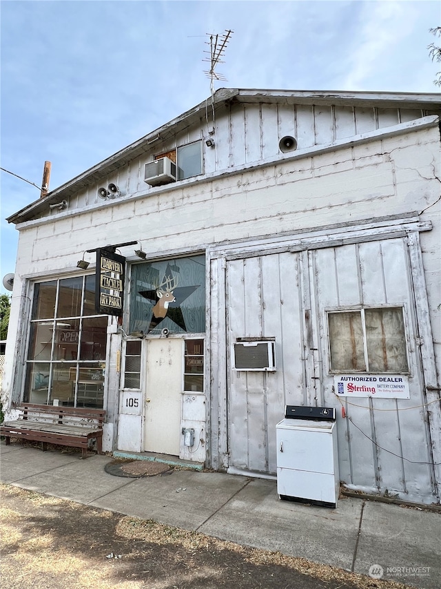 rear view of property with washer / clothes dryer