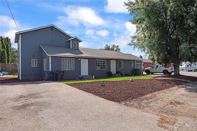 view of front of house featuring a front lawn