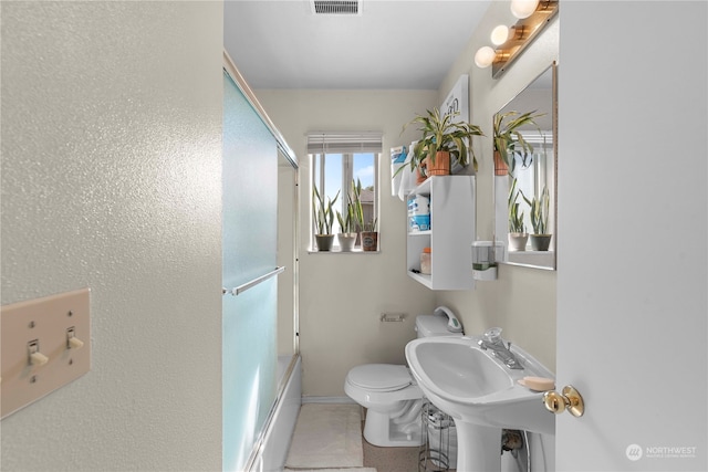 59 N Iowa Ave, East Wenatchee, WA 98802 - full bathroom with tile flooring, combined bath / shower with glass door, toilet, and sink