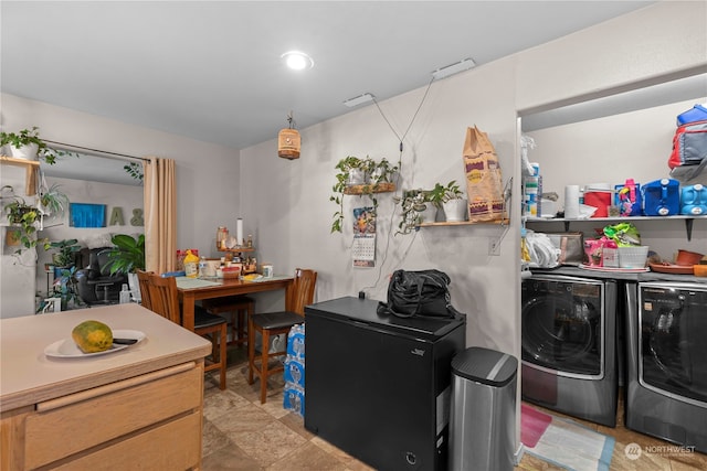 59 N Iowa Ave, East Wenatchee, WA 98802 - clothes washing area with light tile floors and independent washer and dryer
