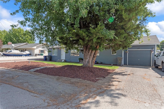 59 N Iowa Ave, East Wenatchee, WA 98802 - view of front of property with a garage