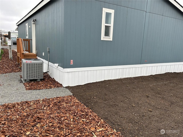 1256 Jones Dr, Walla Walla, WA 99362 - view of side of home featuring central AC unit