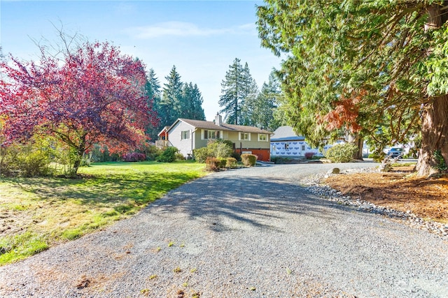 view of front of house featuring a front lawn and a garage