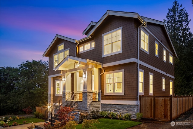 view of front of house featuring fence and a porch