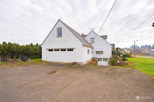 view of front facade featuring a garage