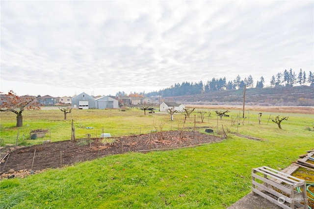 view of yard featuring a rural view