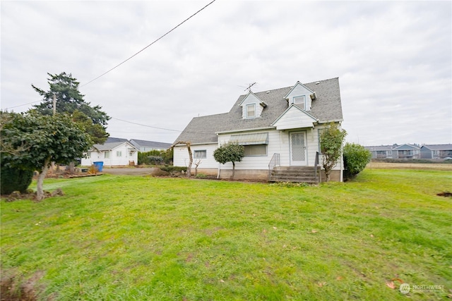 cape cod-style house featuring a front lawn