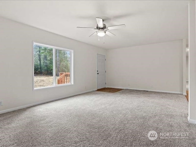 unfurnished room with light carpet and ceiling fan