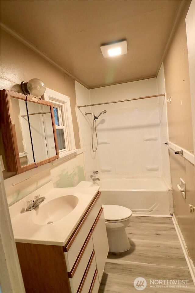 14040 Ashworth Ave N, Seattle, WA 98133 - full bath featuring vanity, wood finished floors, toilet, shower / tub combination, and crown molding