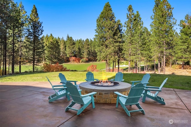 view of patio with an outdoor fire pit