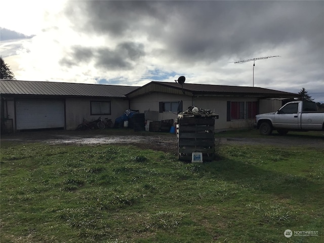 view of front of home with a front yard and a garage