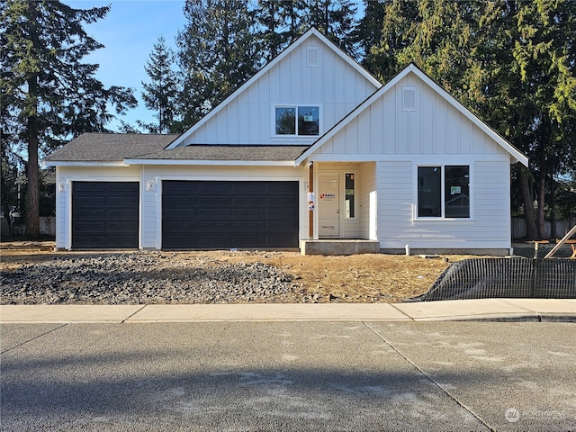 view of front facade featuring a garage