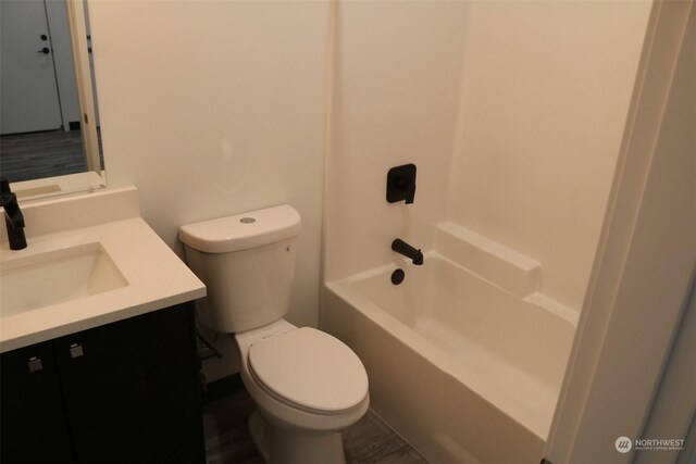 full bathroom with washtub / shower combination, toilet, and vanity