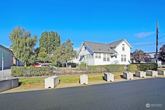 view of front of property