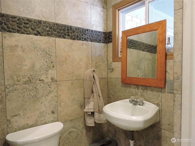 1402 Adams Rd N, Quincy, WA 98848 - half bath with a sink, tile walls, and toilet