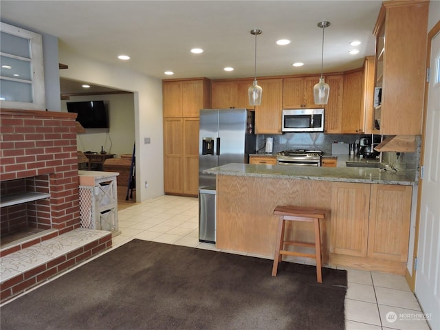 1402 Adams Rd N, Quincy, WA 98848 - kitchen with stainless steel appliances, light tile patterned floors, backsplash, and a peninsula