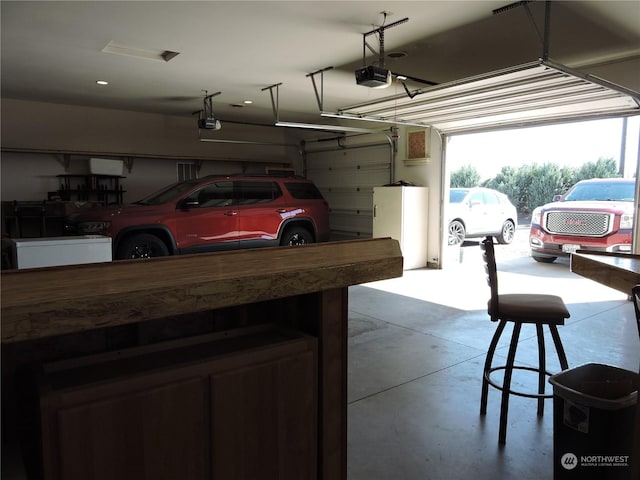 1402 Adams Rd N, Quincy, WA 98848 - garage with a garage door opener