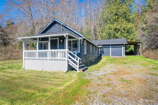 view of front of property with a front lawn