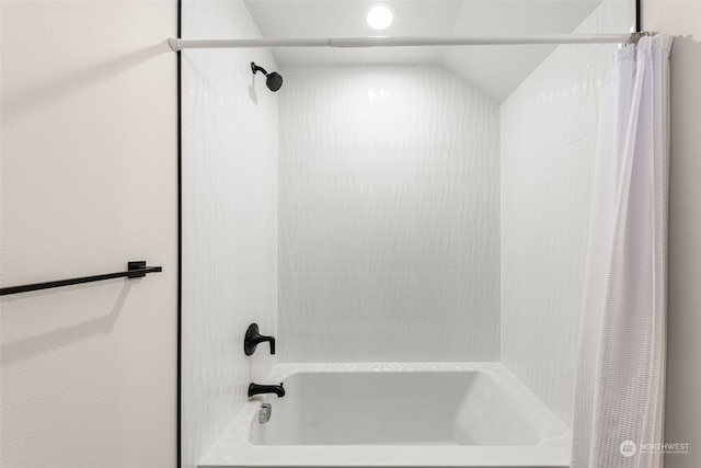 bathroom featuring shower / bath combo