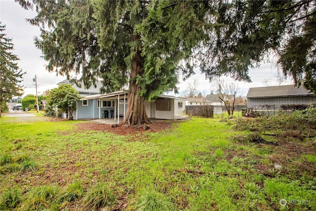 view of yard featuring a patio